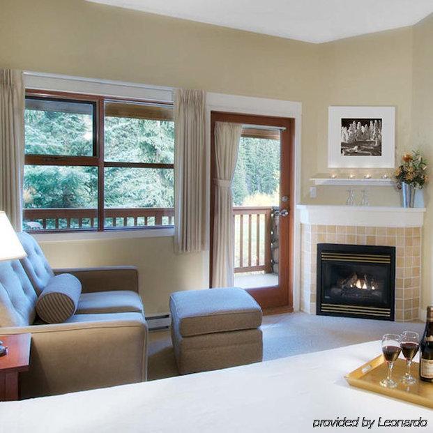 The Pinnacle Lodge Sun Peaks Room photo