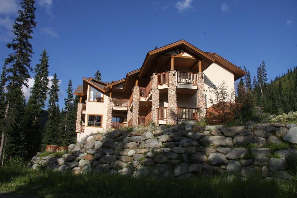 The Pinnacle Lodge Sun Peaks Exterior photo