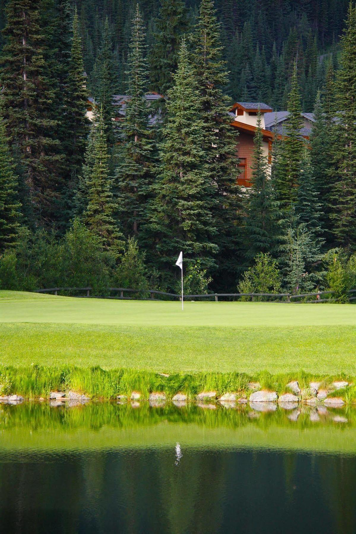 The Pinnacle Lodge Sun Peaks Exterior photo